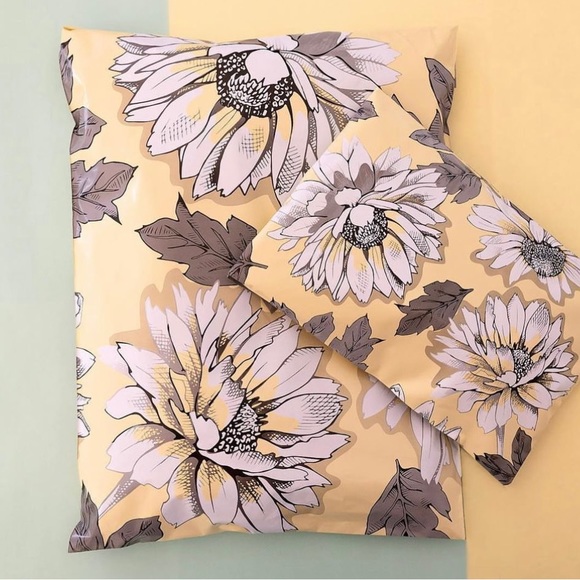 Sunflower 10x13” Pack of 25 Poly Mailers - Picture 2 of 7